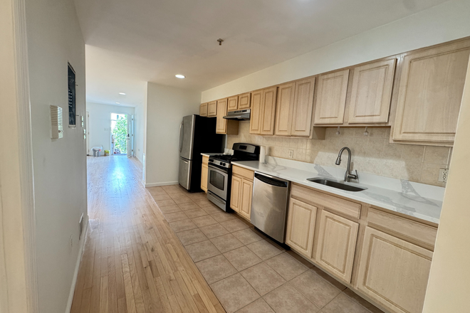 Open modern kitchen - Spacious beautiful 3 bedroom with quick commute to Manhattan - unfurnished Apartments