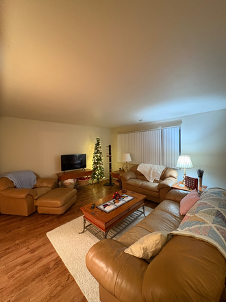 Living Room - Castle Pointe Apartments