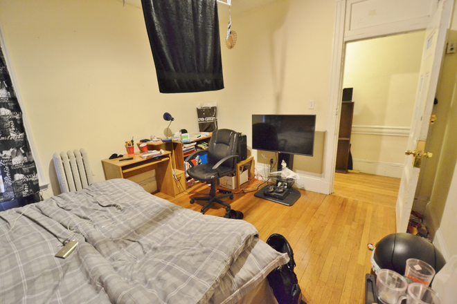 Bedroom - NEW - 4 Bed with TONS of space Apartments