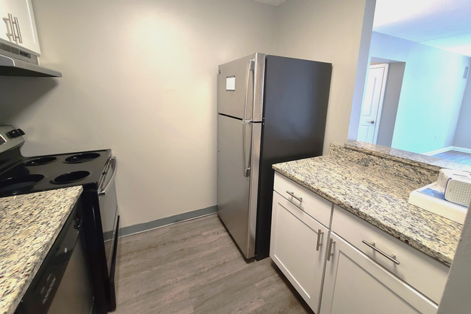 Kitchen - *Updated Two Bedroom Two Bathroom**  Move In Specials!  Next To Campus Apartments