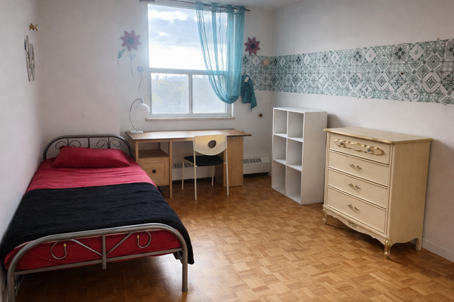 Bedroom A: $995 Private room with Single Sized Bed - Private room for rent in a shared 3 bedroom apartment at York Mills Road