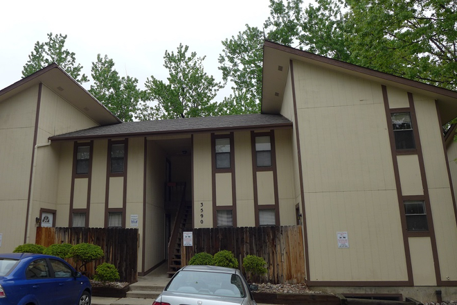 1 - AVAILABLE 9/1: 3590 Arthur Ct #3 Apartments
