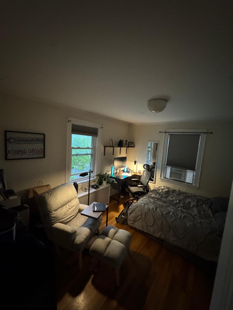Bedroom - Lake view, spacious furnished bedroom 5 minutes walk from BC campus