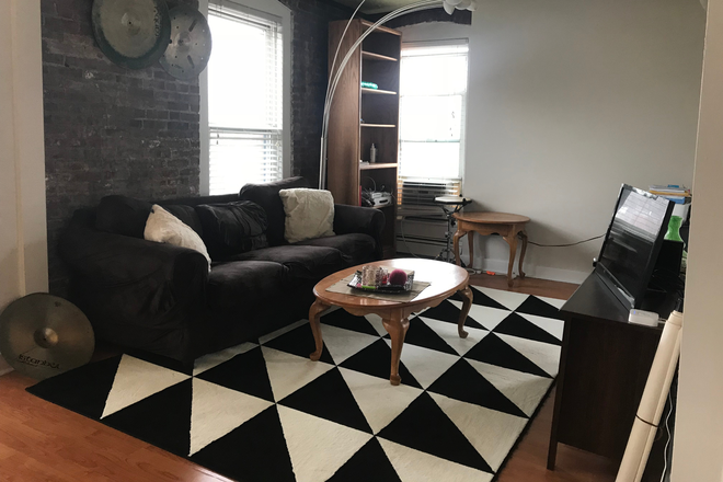 1 - 4th FLOOR 2 bed 2 bath on St Stephen with in unit laundry