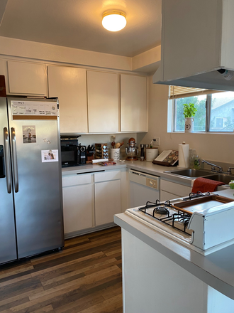 Kichen - HUGE 3 BD 2 FULL BA WALK TO CHAPMAN , DODGE AND ORANGE CIRCLE