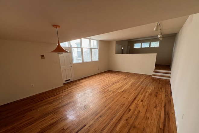 Living Room - Rittenhouse/Fitler Square Studio for Rent