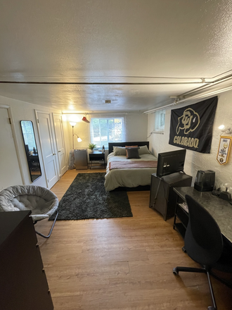 Bedroom - Spring 25 Sublease- Price Negotiable- 7 min walk from campus House