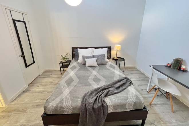 Bedroom - Available, All Utilities Included, Furnished Room with Private Bath in Central Houston Home