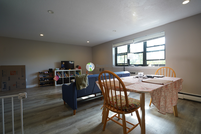 1 - NOV 2025-Gorgeous Coolidge Corner 2 bed, H/HW/Prk inc. NO FEE! Apartments