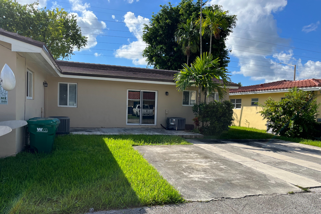 Rear parking - WALK TO UM !!!  Ponce de Leon 2/1 Duplex Duplex