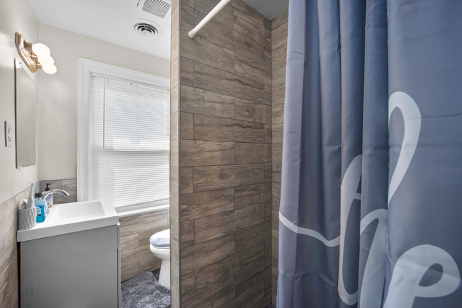 Bathroom - 3 Bedroom Apartment available a few feet from Trader Joe's