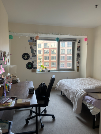 Bedroom with furnishings - Harvard Trilogy Apartments