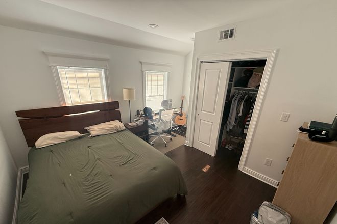 Bedroom - John Street, 5-minute walk from campus, 3 bed 2 bath Townhome