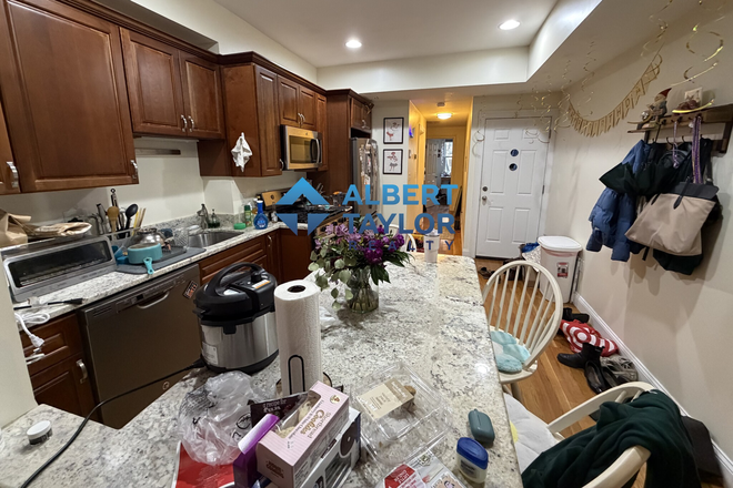 Kitchen - 2 Bed with laundry!! 2 Streets over from ISEC!! Apartments