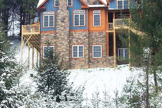 Front view - A Mountain Dream’ Near App State – Hot Tub + More