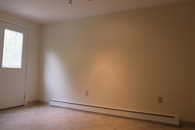 Kitchen eating area - 3 Bedroom in the New North End Duplex