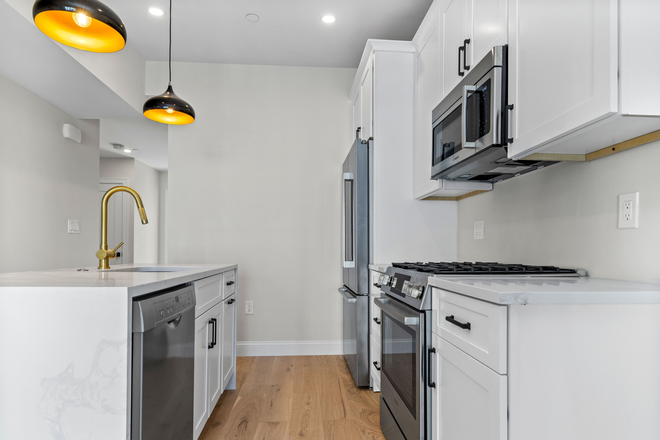 kitchen - *NO BROKERS FEE!* NEWLY RENOVATED 4BED/2BATH W/ LAUNDRY IN UNIT! Avail 9/1/26! Apartments