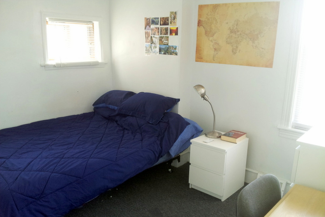 BR4 - 1 BR - Perfect for Students or Healthcare Pros in this 4 BR/2 Bath Fully Renovated and Furni Townhome