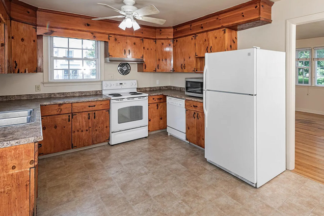Kitchen - Unfurnished Single Family House - 2 Bed 1 Bath
