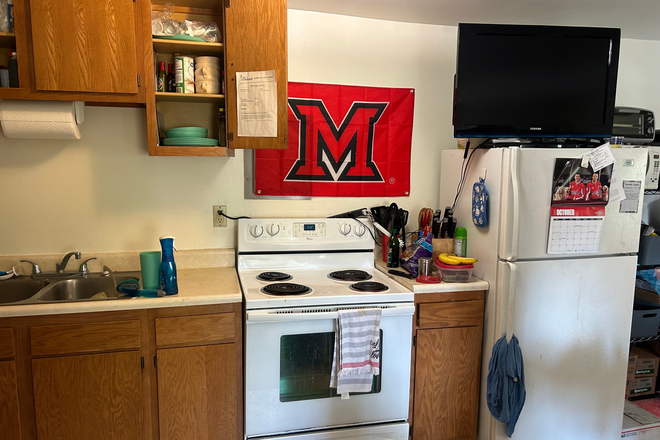 Kitchen - 308 S Campus Ave. Apartment #1