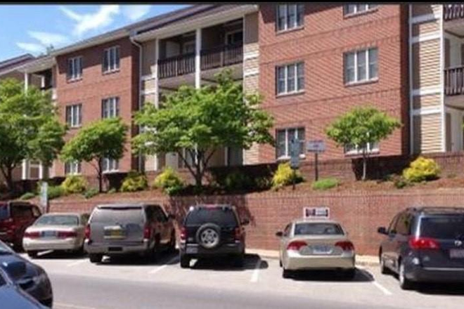 Front - Daniel Boone Condo For Rent!