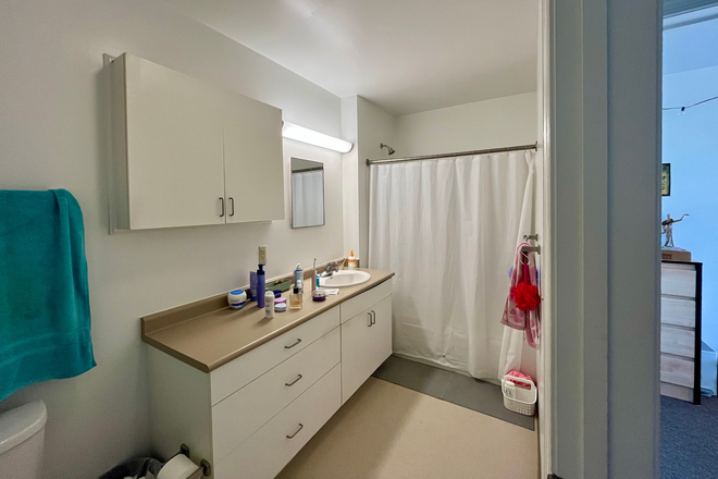 Bathroom - SCC7 Apt 7806A