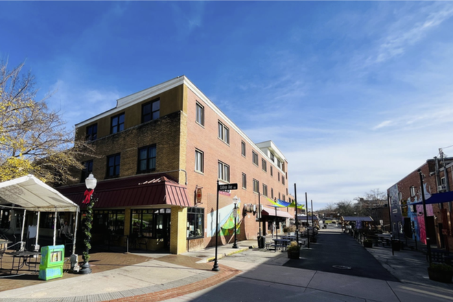 Outdoor Street View - Downtown Blacksburg Apartment