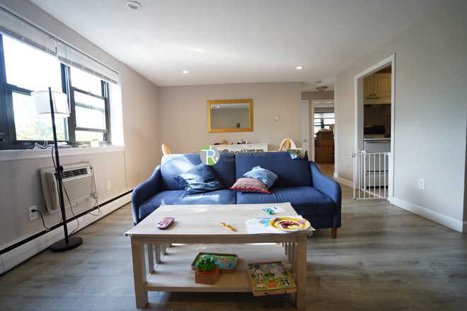 1 - NOV 2025-Gorgeous Coolidge Corner 2 bed, H/HW/Prk inc. NO FEE! Apartments