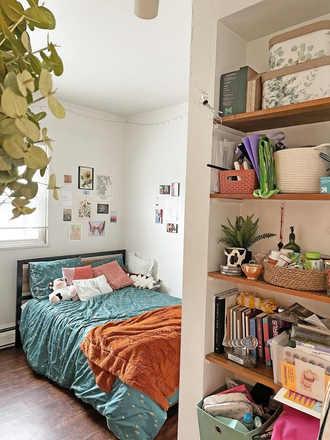 bedroom - Spacious Allston 4 bed/2 bath duplex for 9/1 - NO FEE! Apartments