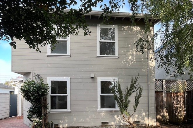 Separate entry with enclosed patio - 3 Bd/2 Bath Albany In-law in Northwest Berkeley/Gilman District