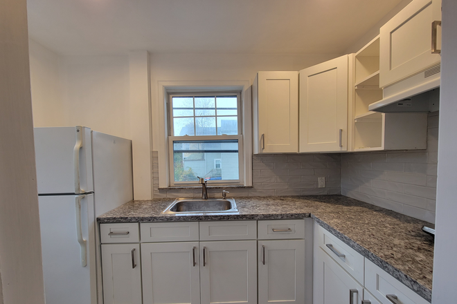 Kitchen - $1,000!!  PRIVATE APARTMENT!!  GREAT DEAL!!  ALL UTILITIES & WIFI INCLUDED!  QUIET / PARKING