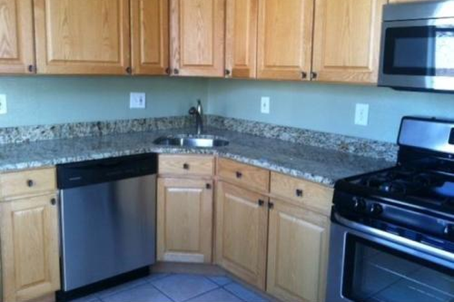 Kitchen - Beautiful 1/1 Great Location! Close to DU, restaurants and shops