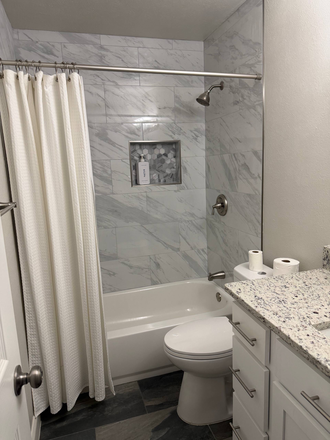 SHARED FULL BATH NEXT TO ROOM - 7508 - PRIVATE BEDROOM WITH SHARED BATH - GIRLS PREFERRED HOUSE