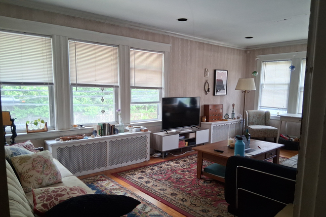 Living room - Beautiful 3 BHK close to BC with a pond behind the house!!!