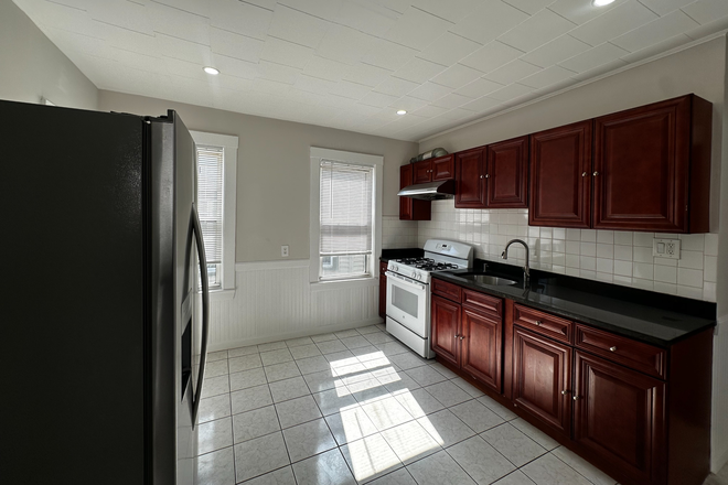 Kitchen - 40 Sudan Street #3 | Room For Rent | Sunny and Spacious 3 Bed Condo