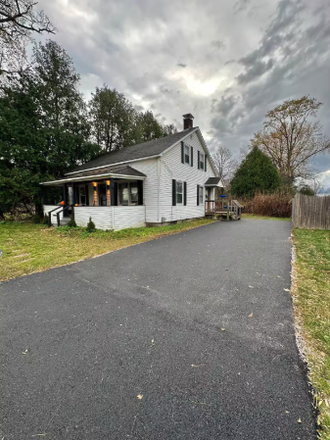Outside - The Cozy Cavern House