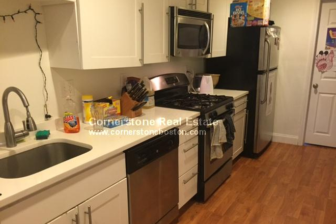 Kitchen - Modern 5-bed 2 bath DUPLEX!  Easy Walk to Campus! Duplex