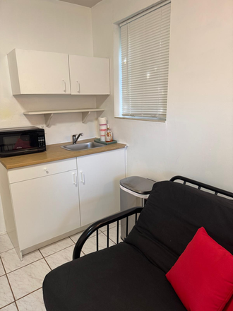 Kitchen - Simple Efficiency / Studio House