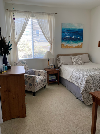 Furnished bedroom; full size bed - Furnished Room and Private Bath in UHills home - must love dogs
