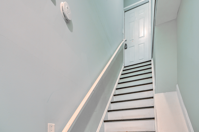 3rd floor top unit - 1 bed/1bath at a Convenient Location Apartments