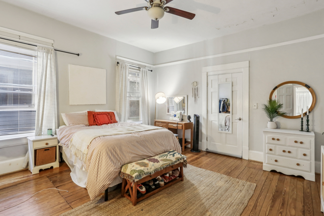 bedroom - House located close to Emory and to Georgia State; walking distance to Marta