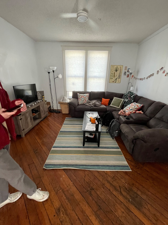 Living room - 624 S Governor street