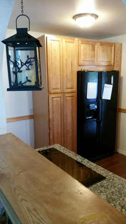 Full Kitchen w/Granite & Custom Cabinets - $850 month w/G Fiber! Furnished Student Rooms, full Kitchen, 0.3 mile/8 min  bike, bus or walkable House