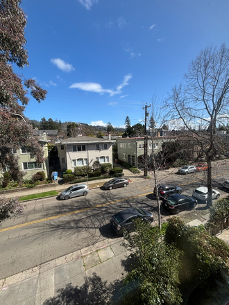 View of outside street - CHEAP SINGLE CLOSE TO CAMPUS