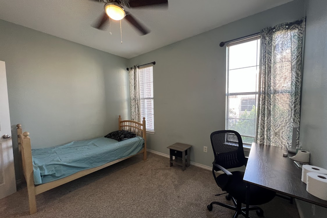 Private Room - Furnished 1 room (Female only) available in 3Bed/2.5Bath Townhome of Lake Park Estates. Walk to UTD