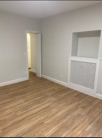 Living room - 1460 Commonwealth Ave, 10 minute drive and 20 minute train to BC