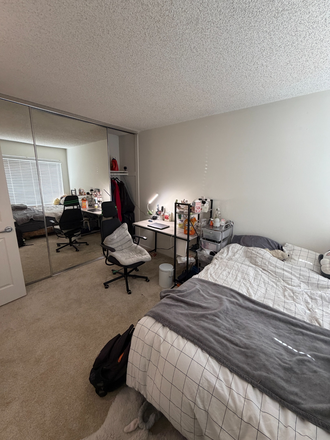 Bedroom - Parkwood Apartments 2mi from campus