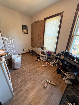 - - FOUR BED ONE BATH FOR TUFTS 2027 Apartments