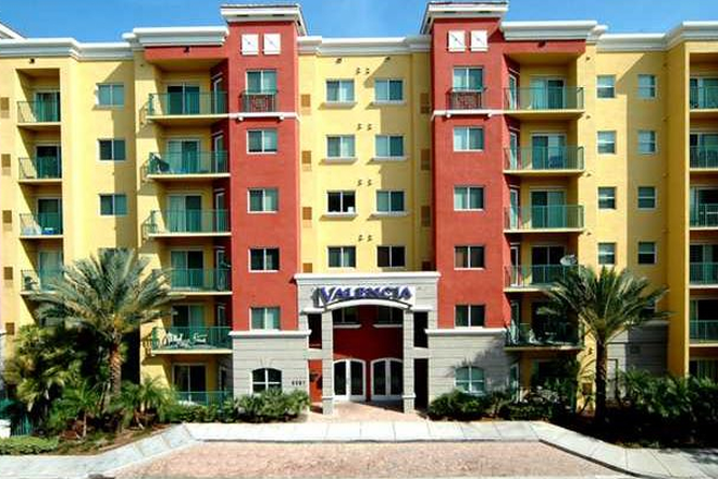 Main entrance - Valencia South Miami