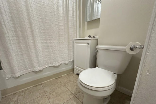 . - STUNNING 1 BEDROOM, HEATING INCLUDED, PET FRIENDLY, NO BROKER FEE!! Apartments